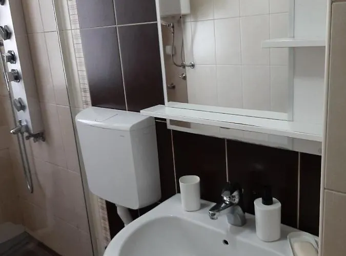 Kosuta, Διαμέρισμα Κοπαόνικ