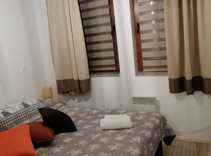 Kosuta, Διαμέρισμα Κοπαόνικ